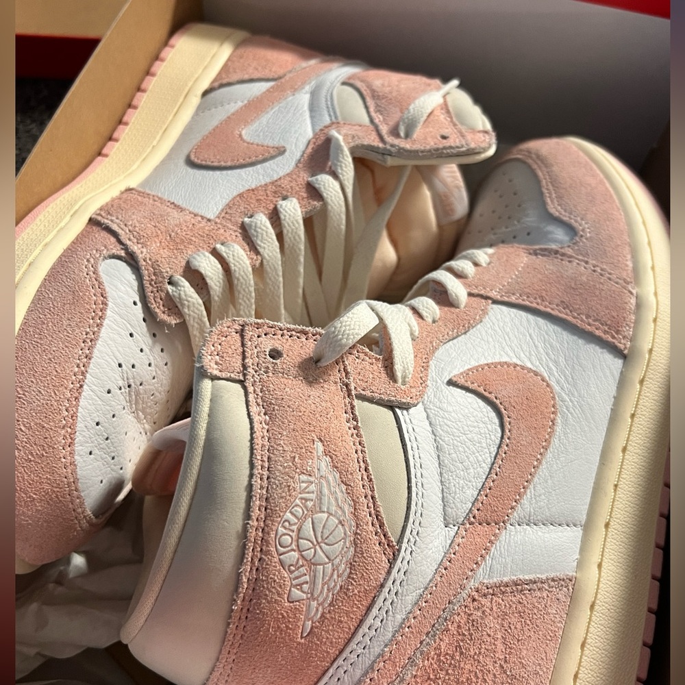 Jordan 1 “Washed Pink” Worn Once for Photoshoot see photos - Women’s Size 11